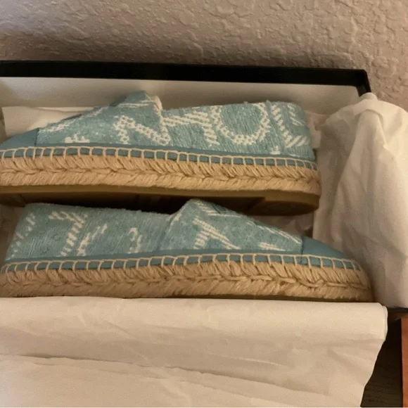 CHANEL Espadrilles New in Box - Picture 6 of 6